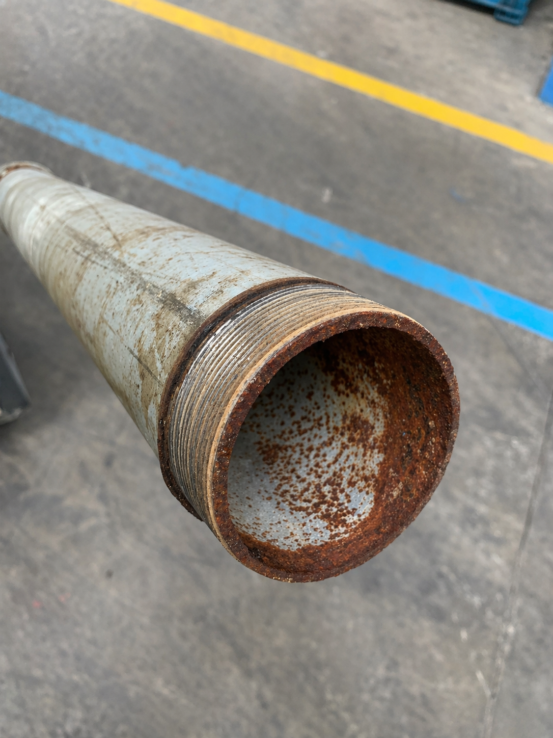İç yüzeyi korozyona uğramış basınçlı hava boru kesiti